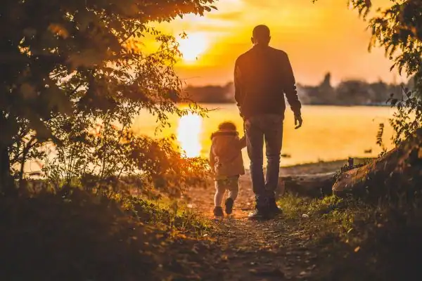 image of dad and child - parental alienation Poole